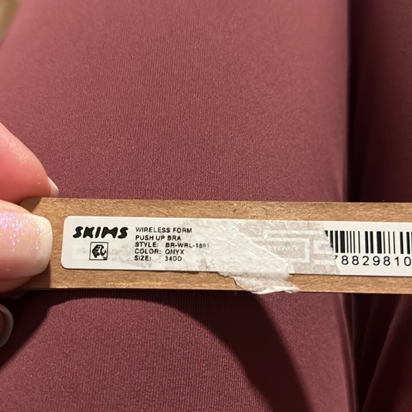 SKIMS NWT WIRELESS FORM
PUSH UP BRA size 34DD - Picture 6 of 6